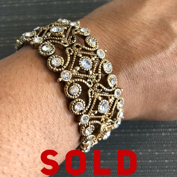 Jewelry - Gold Rhinestone Stretch Bracelet